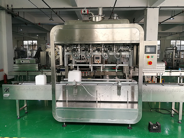 全（quán）自動稱重（chóng）灌裝機