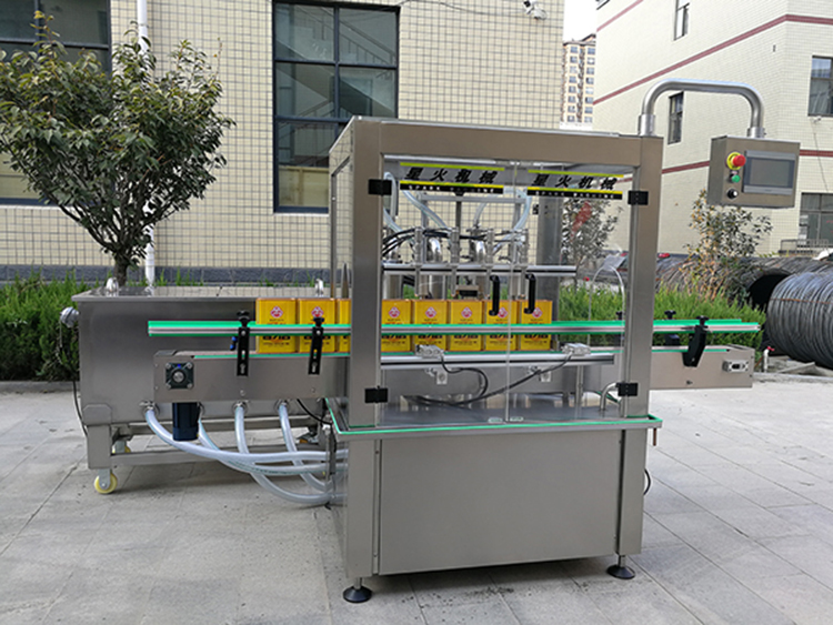 四頭液體灌裝機