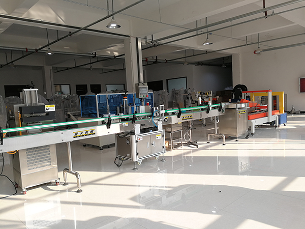 圓（yuán）瓶定位貼標機