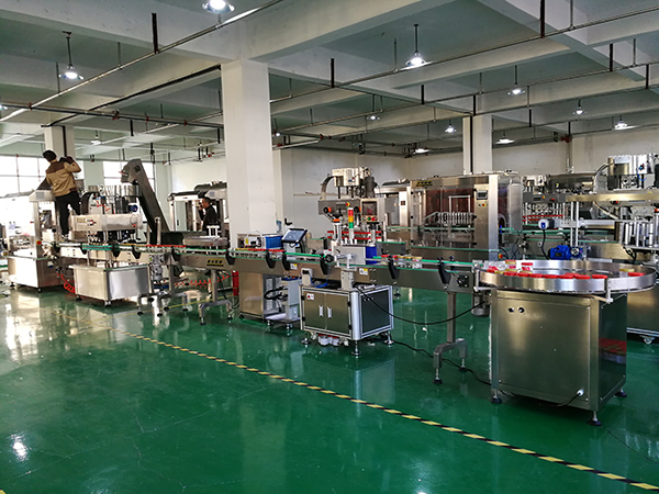 全（quán）自動整（zhěng）套醬料灌裝生產線（xiàn）