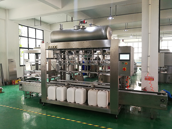 全自（zì）動大桶液體稱（chēng）重灌裝線