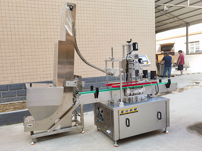 湖北全自動理蓋旋（xuán）蓋一體機